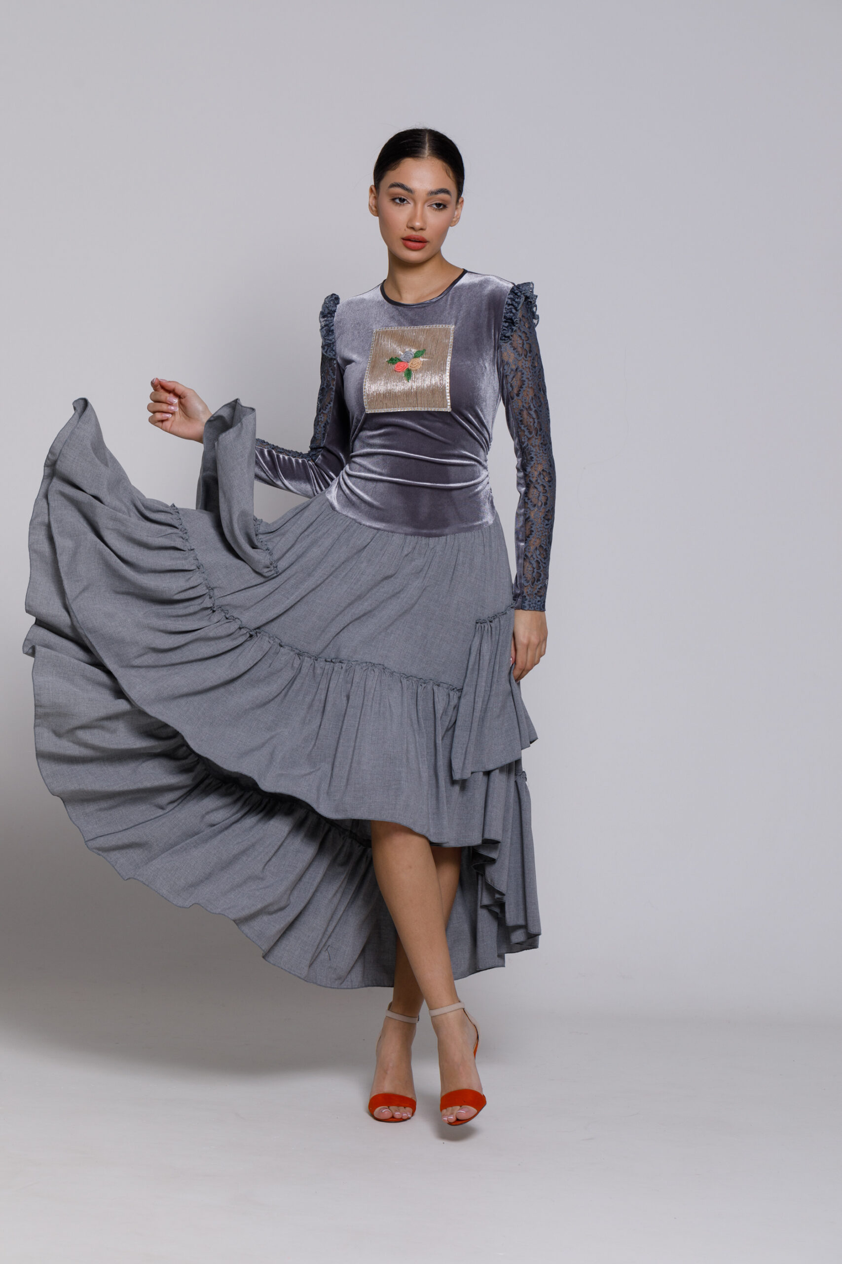 VALENTINO gray velvet and viscose dress. Natural fabrics, original design, handmade embroidery