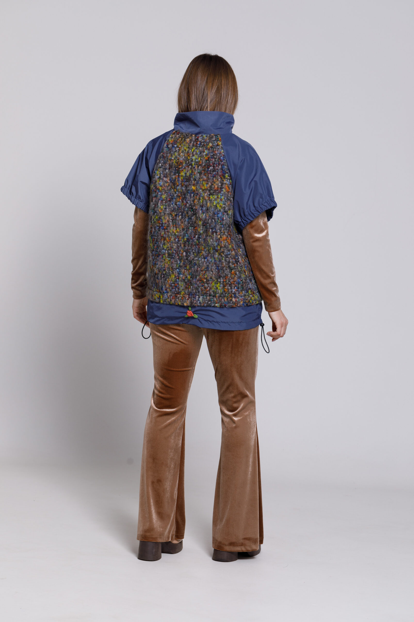 Vesta XELA albastra cu tricot multicolor. Materiale naturale, design unicat, cu broderie si aplicatii handmade