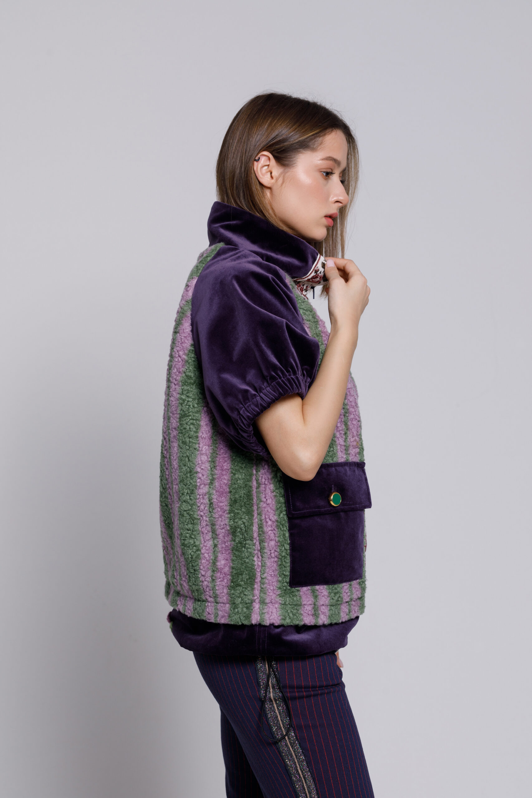 Vesta XELA violet din catifea si blana ecologica. Materiale naturale, design unicat, cu broderie si aplicatii handmade