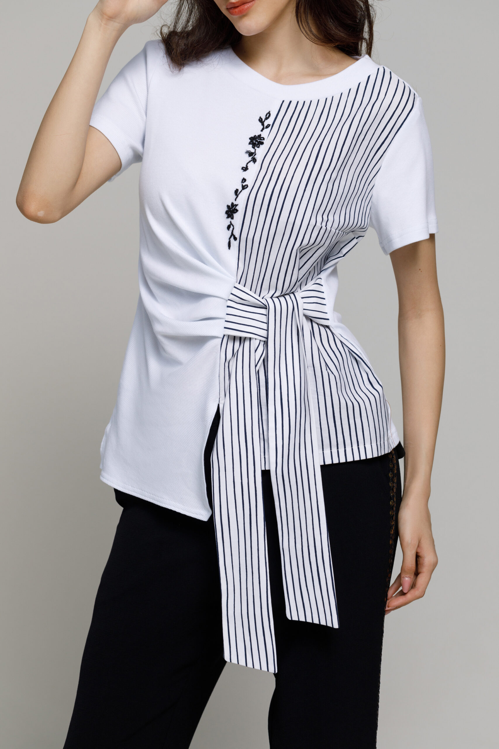 Bluza PAX alba cu cordon. Materiale naturale, design unicat, cu broderie si aplicatii handmade