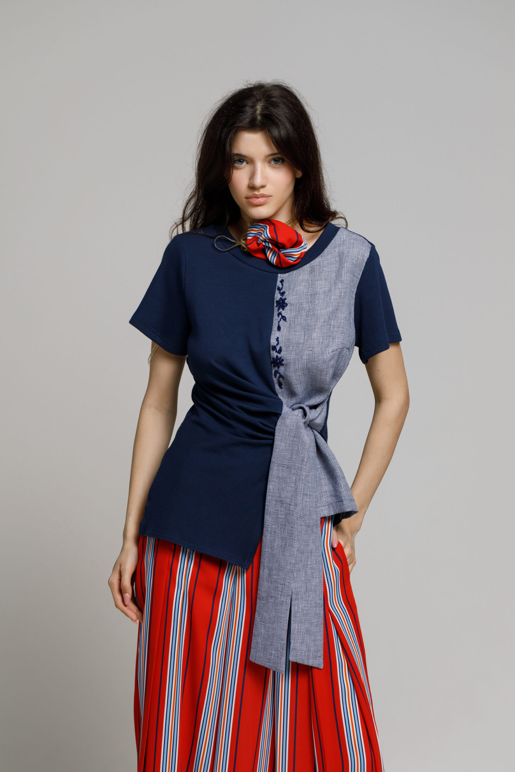 Bluza PAX bleumarin cu cordon si broderie. Materiale naturale, design unicat, cu broderie si aplicatii handmade
