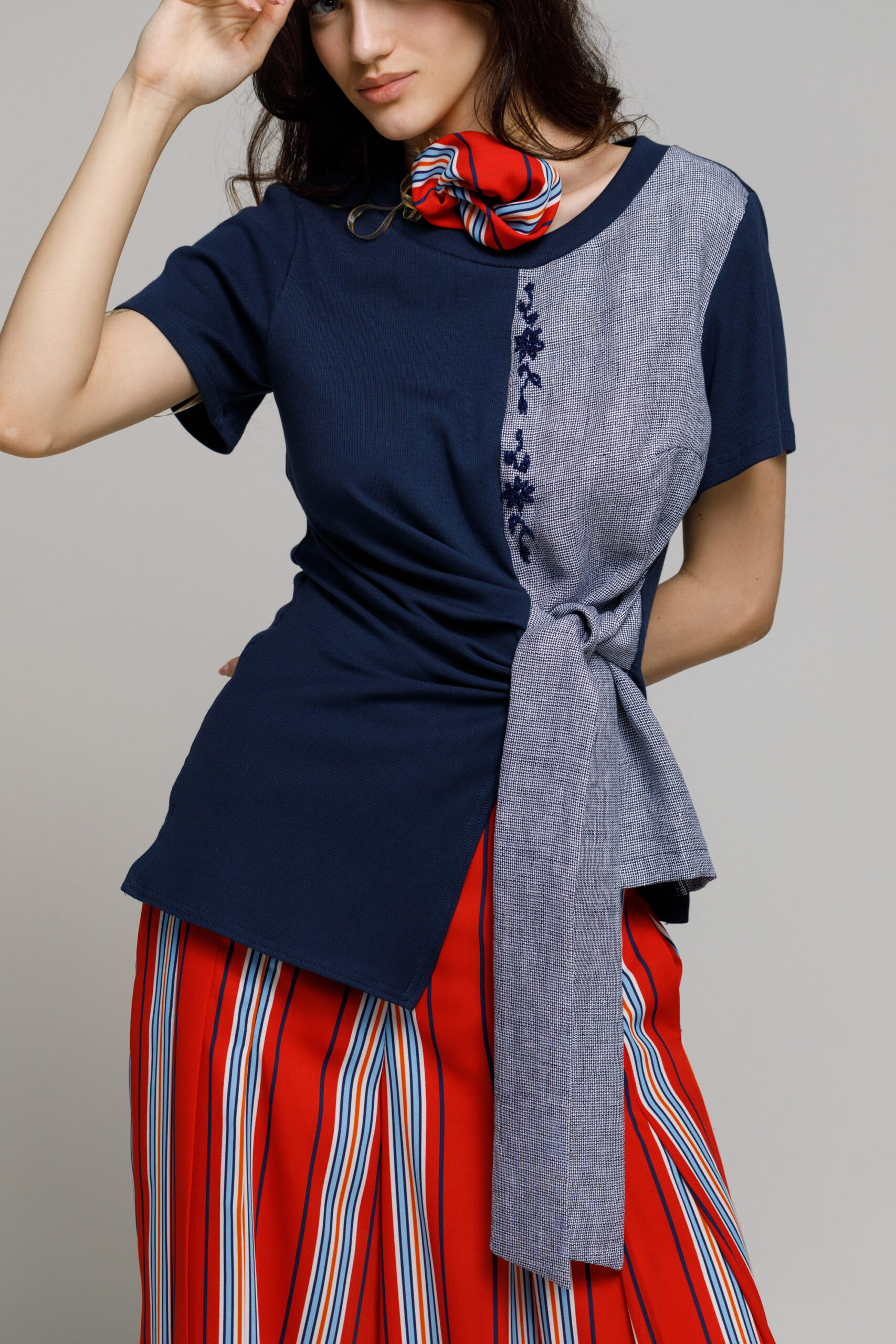 Bluza PAX bleumarin cu cordon si broderie. Materiale naturale, design unicat, cu broderie si aplicatii handmade