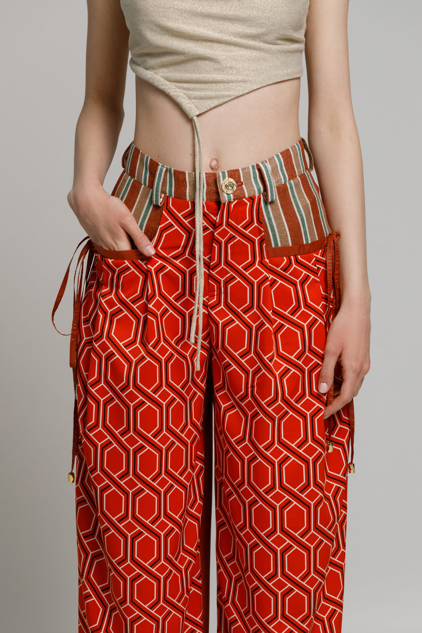 Pantalon BONNIE cu motive geometrice caramiziu. Materiale naturale, design unicat, cu broderie si aplicatii handmade