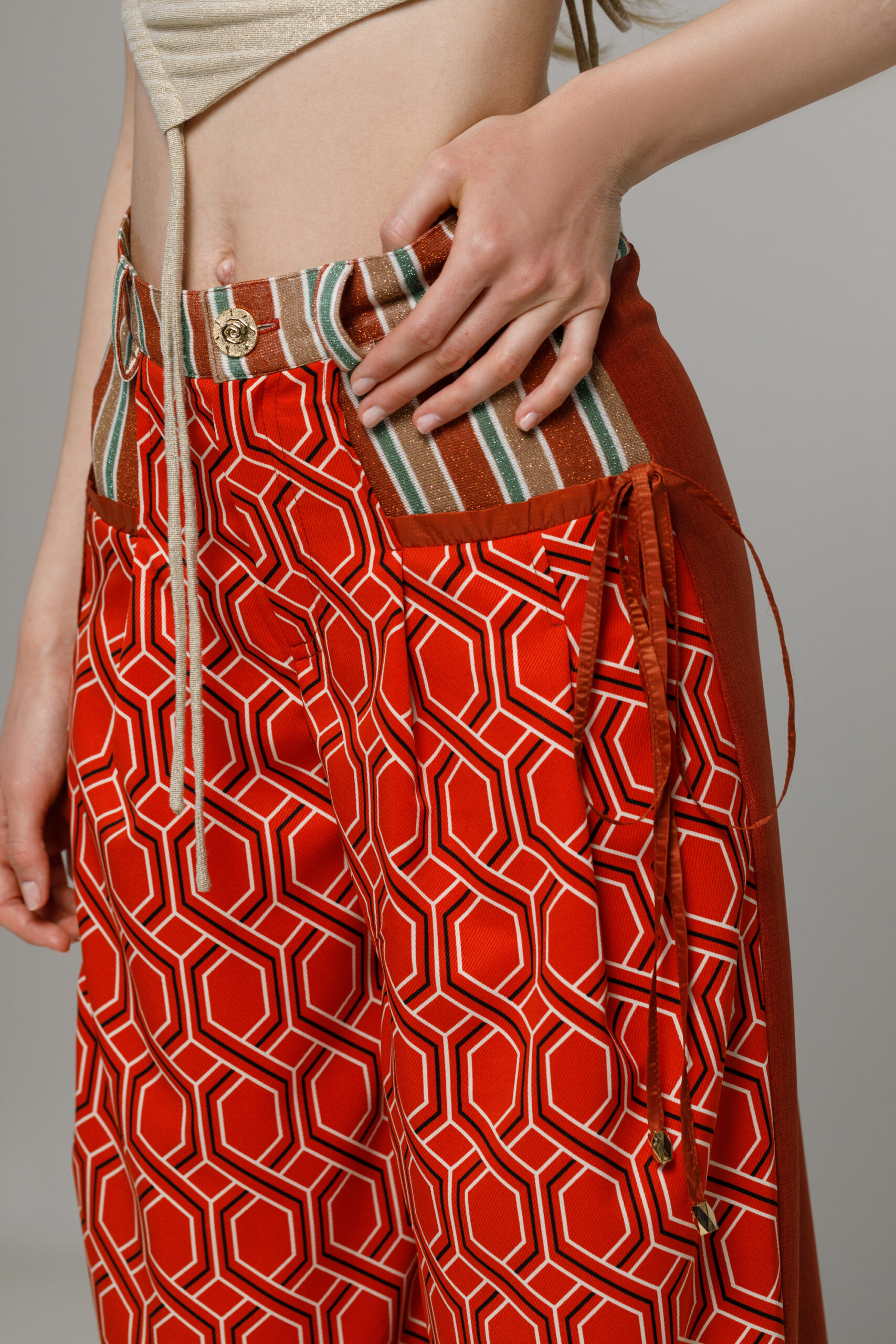 Pantalon BONNIE cu motive geometrice caramiziu. Materiale naturale, design unicat, cu broderie si aplicatii handmade