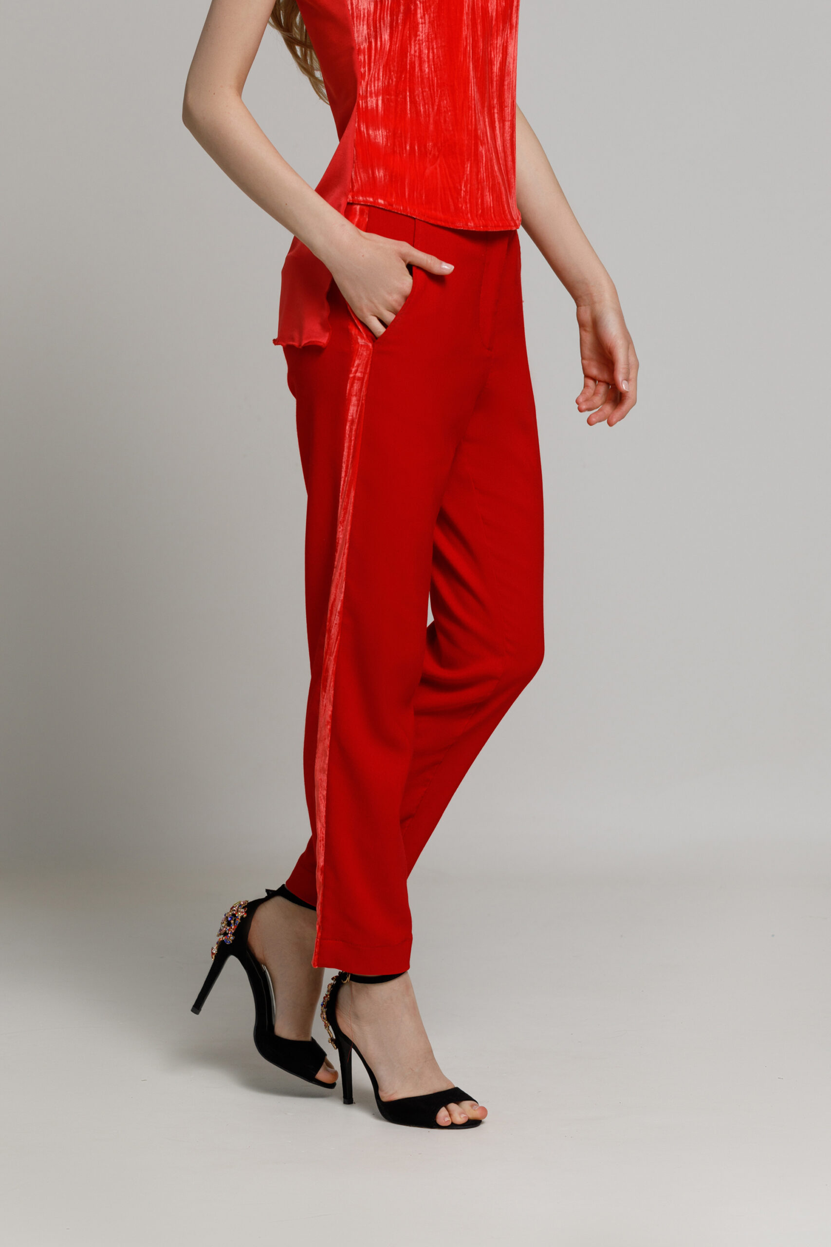 Pantalon FILIPO rosu cu banda laterala din catifea. Materiale naturale, design unicat, cu broderie si aplicatii handmade
