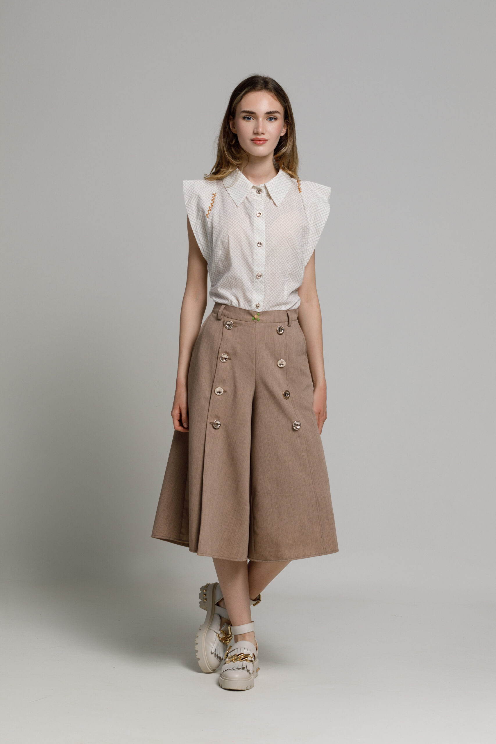NEVIN Skirt - Pantalon in beige fabric. Natural fabrics, original design, handmade embroidery