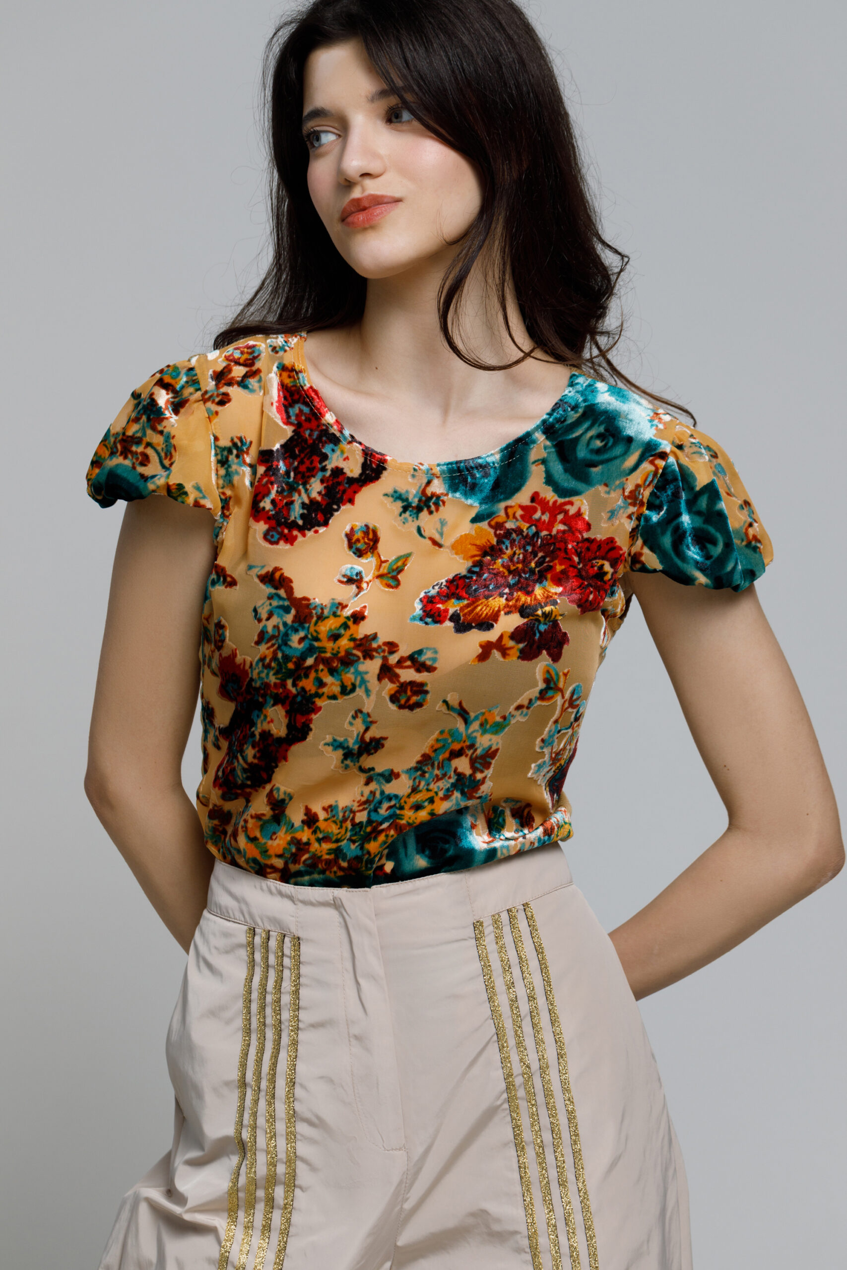 BELY2 blouse with velvet floral motifs. Natural fabrics, original design, handmade embroidery