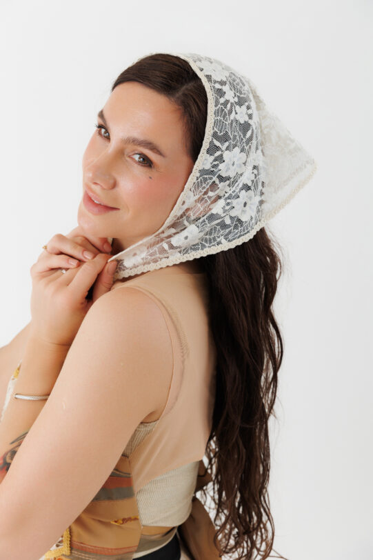 Batic MATHILDE alb din dantela. Materiale naturale, design unicat, cu broderie si aplicatii handmade