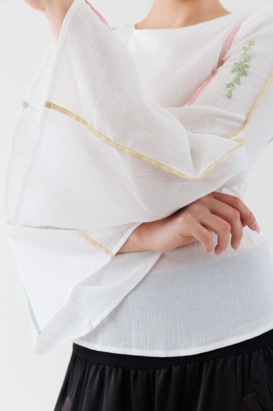 Bluza MATHILDE GRETA alba din panza topita. Materiale naturale, design unicat, cu broderie si aplicatii handmade