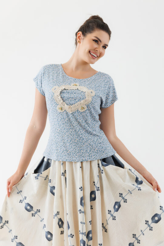 Bluza MATHILDE ROZINA bleu cu motive florale. Materiale naturale, design unicat, cu broderie si aplicatii handmade