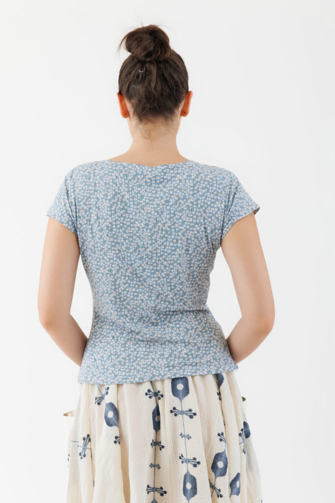 Bluza MATHILDE ROZINA bleu cu motive florale. Materiale naturale, design unicat, cu broderie si aplicatii handmade