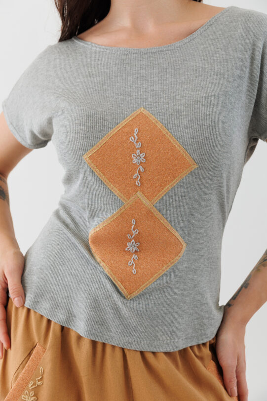 Bluza MATHILDE ROZINA gri din jerse. Materiale naturale, design unicat, cu broderie si aplicatii handmade