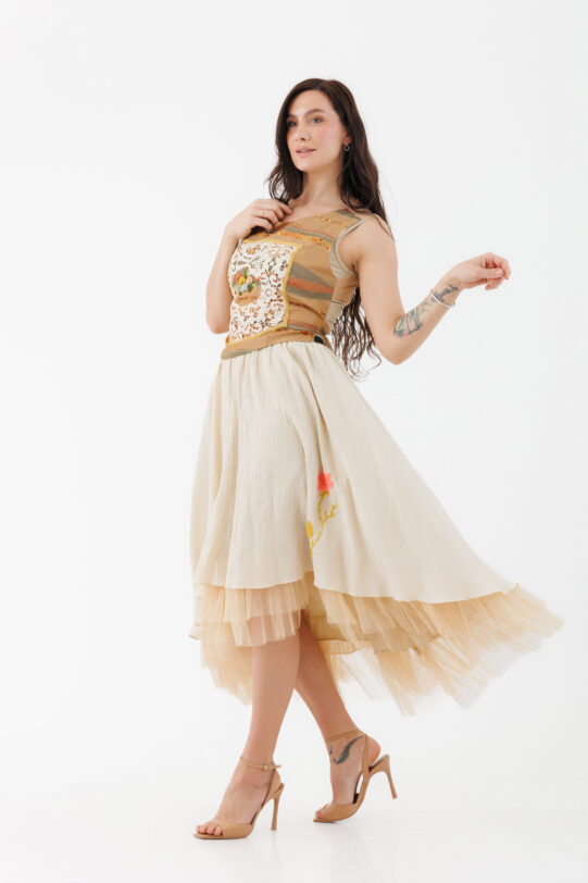 Fusta MATHILDE MAGY bej din panza topita si tul. Materiale naturale, design unicat, cu broderie si aplicatii handmade
