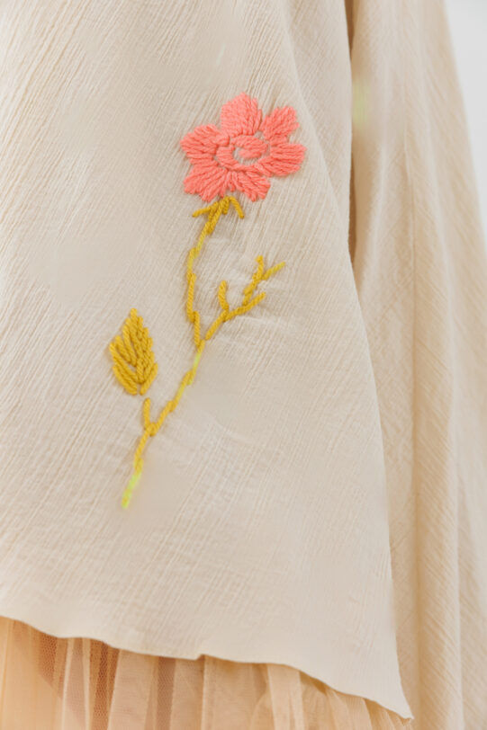 Fusta MATHILDE MAGY bej din panza topita si tul. Materiale naturale, design unicat, cu broderie si aplicatii handmade