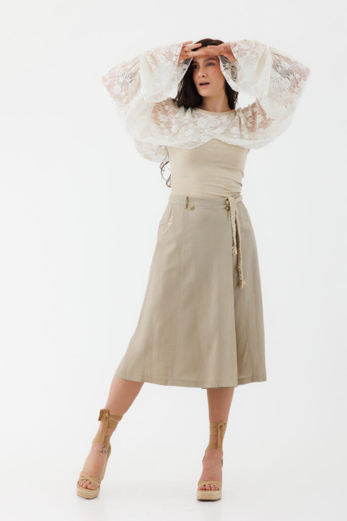 Fusta-Pantalon MATHILDE NEVIN grej din in cu cordon. Materiale naturale, design unicat, cu broderie si aplicatii handmade