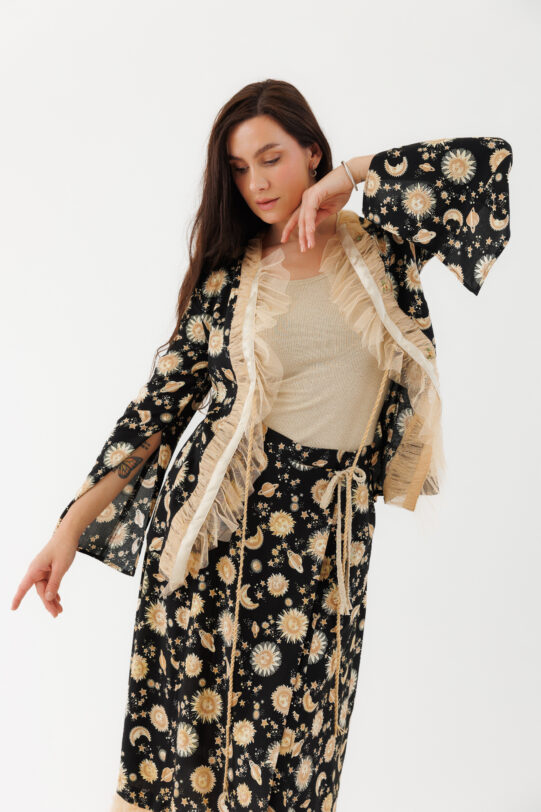 Jacheta MATHILDE EILEEN neagra din poplin cu imprimeu. Materiale naturale, design unicat, cu broderie si aplicatii handmade