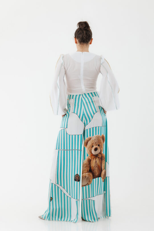 Pantalon MATHILDE AGUSTIN din bumbac satinat cu imprimeu turcoaz. Materiale naturale, design unicat, cu broderie si aplicatii handmade