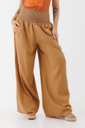 Pantalon MATHILDE BONNIE gri din stofa cu buzunare Pantalon MATHILDE BONNIE gri din stofa cu buzunare. Materiale naturale, design unicat, cu broderie si aplicatii handmade