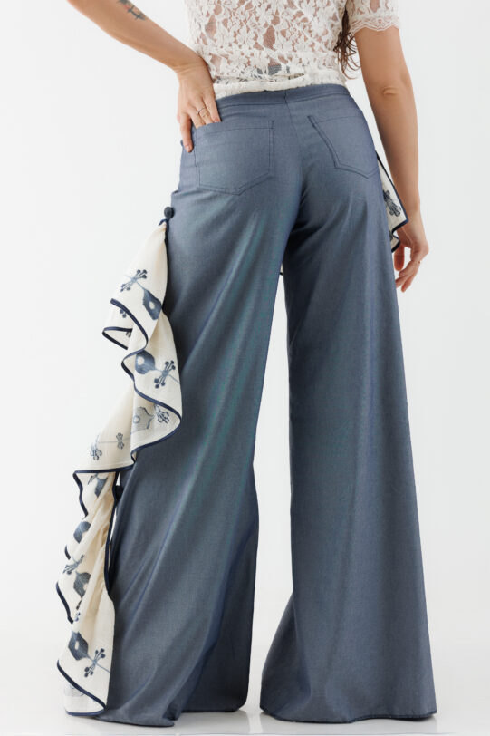 Pantalon MATHILDE HENRY din blug cu volan detasabil. Materiale naturale, design unicat, cu broderie si aplicatii handmade