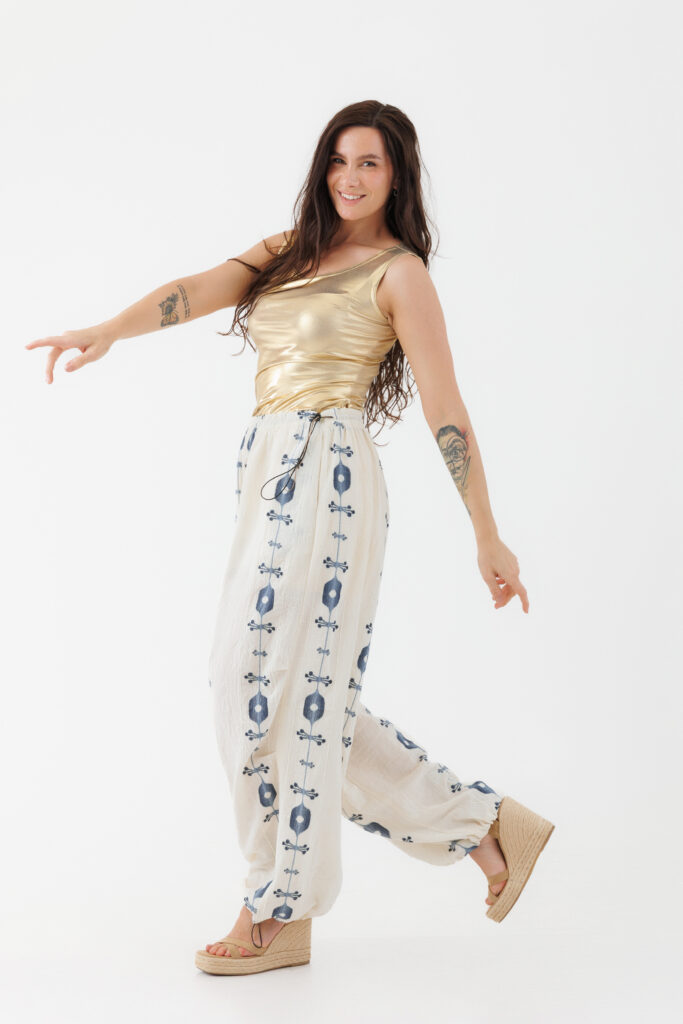 Pantalon MATHILDE WAN crem din in cu broderie bleumarin. Materiale naturale, design unicat, cu broderie si aplicatii handmade