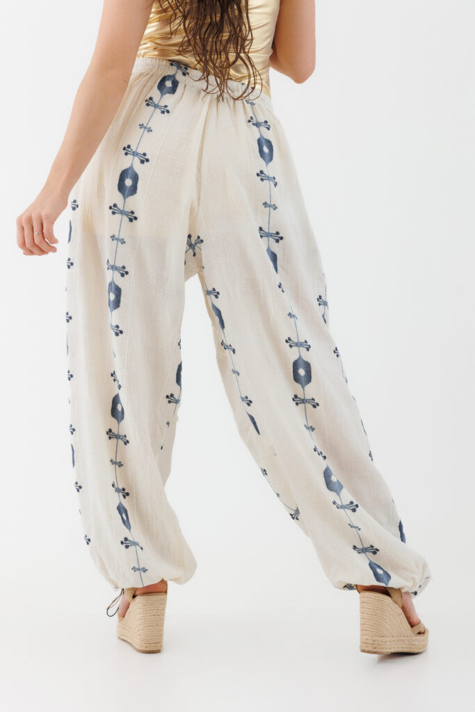 Pantalon MATHILDE WAN crem din in cu broderie bleumarin. Materiale naturale, design unicat, cu broderie si aplicatii handmade