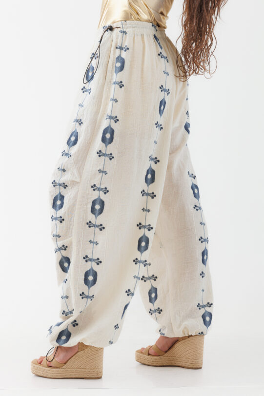 Pantalon MATHILDE WAN crem din in cu broderie bleumarin. Materiale naturale, design unicat, cu broderie si aplicatii handmade