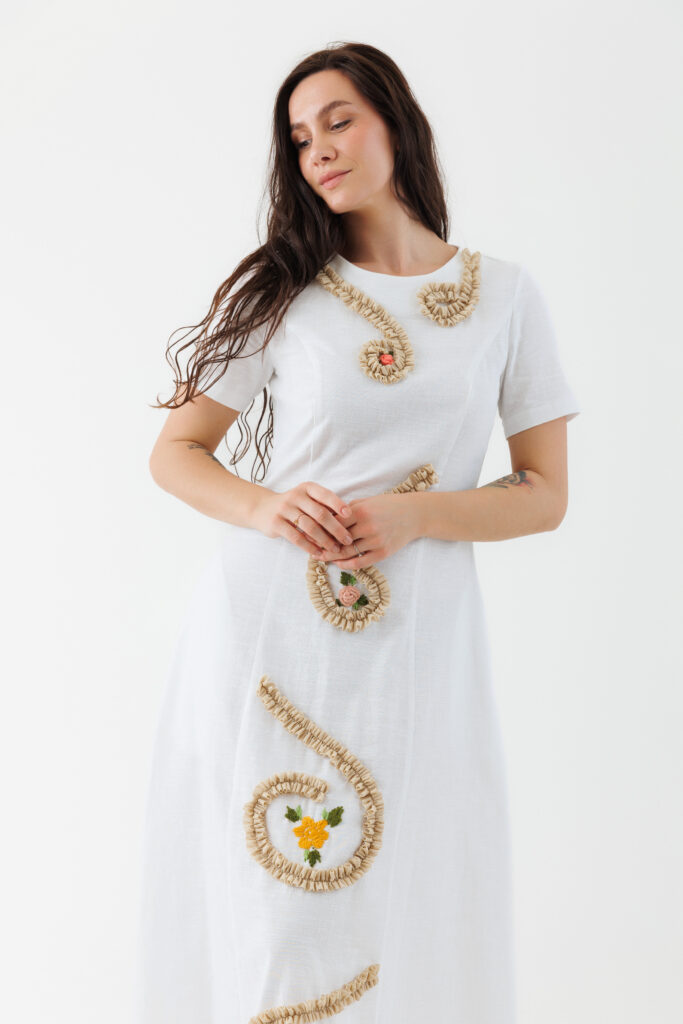 Rochie MATHILDE CATRINA alba din in. Materiale naturale, design unicat, cu broderie si aplicatii handmade