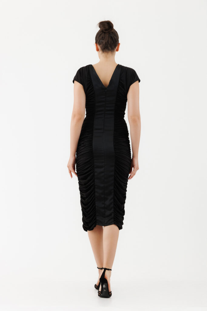 Rochie MATHILDE ELLIE neagra din licra si saten cu drapaj. Materiale naturale, design unicat, cu broderie si aplicatii handmade