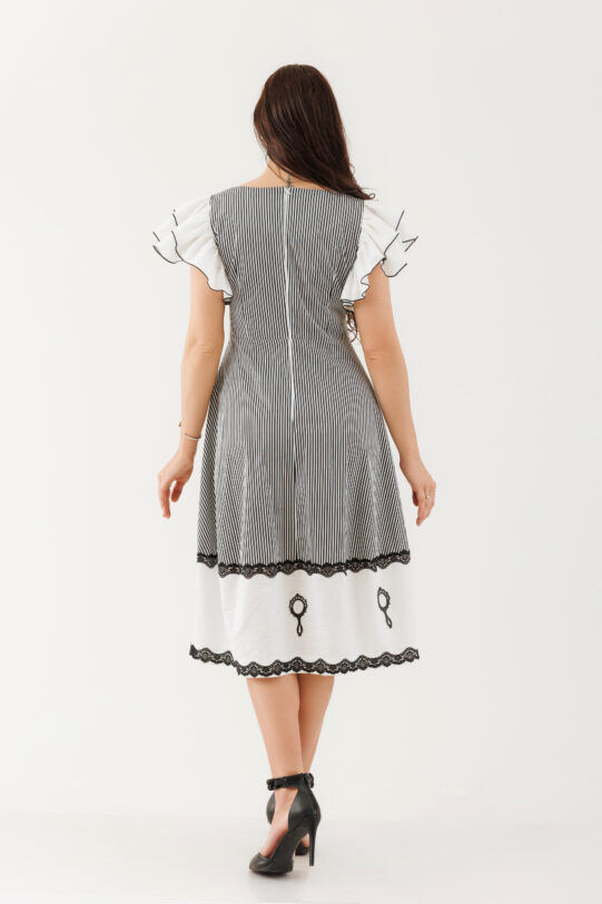 Rochie MATHILDE IMMA dungi alb-negru din poplin si in. Materiale naturale, design unicat, cu broderie si aplicatii handmade