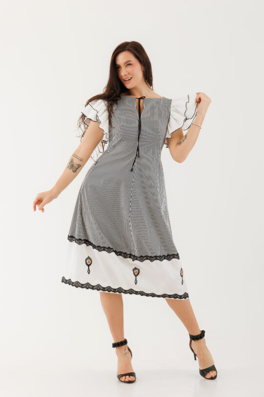 Rochie MATHILDE IMMA dungi alb-negru din poplin si in. Materiale naturale, design unicat, cu broderie si aplicatii handmade