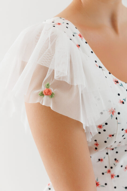 Rochie MATHILDE MELODY alba din poplin cu imprimeu floral. Materiale naturale, design unicat, cu broderie si aplicatii handmade
