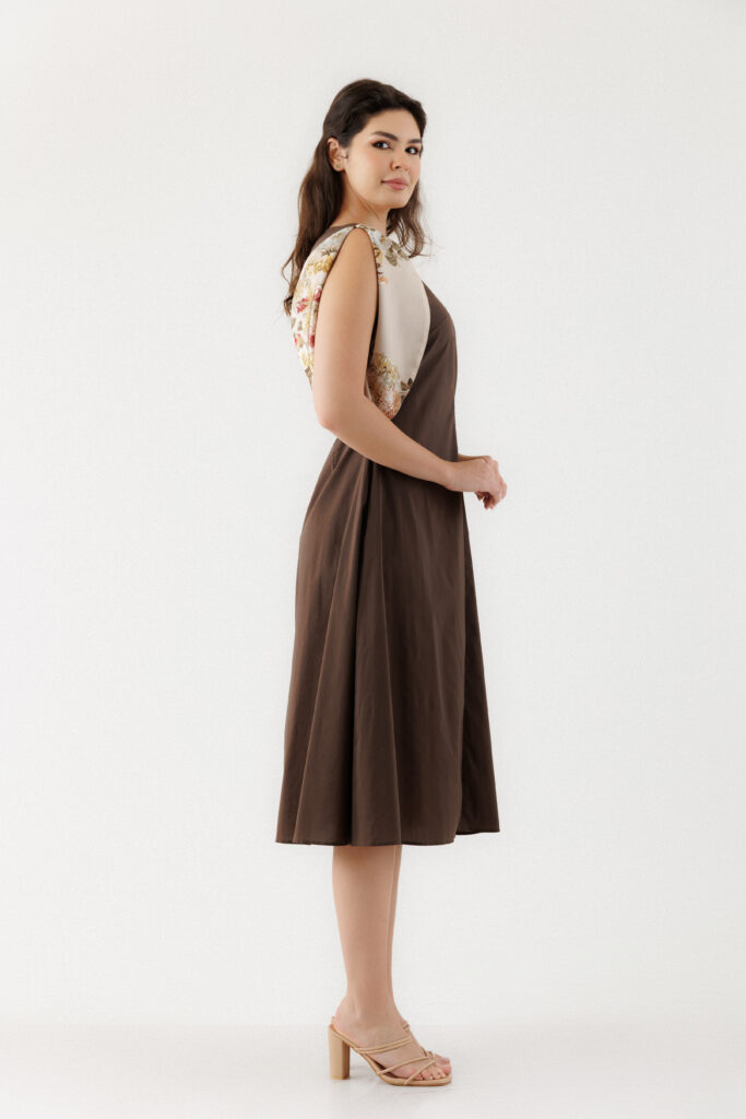 Rochie MATHILDE VIVIANA maro din poplin si saten. Materiale naturale, design unicat, cu broderie si aplicatii handmade