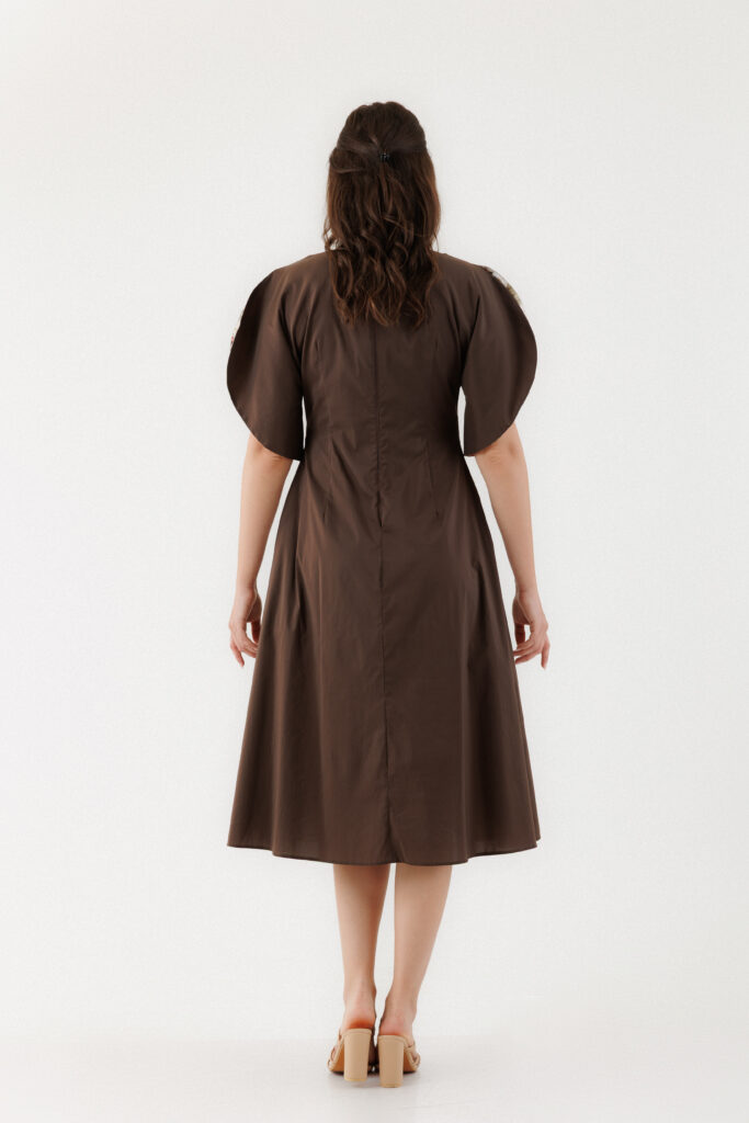 Rochie MATHILDE VIVIANA maro din poplin si saten. Materiale naturale, design unicat, cu broderie si aplicatii handmade