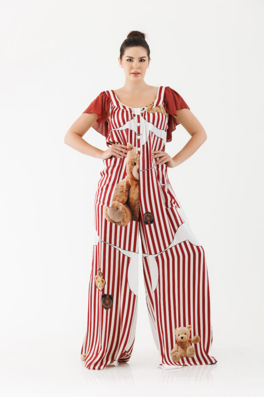 Salopeta MATHILDE RAMIA din bumbac satinat cu imprimeu bordo. Materiale naturale, design unicat, cu broderie si aplicatii handmade