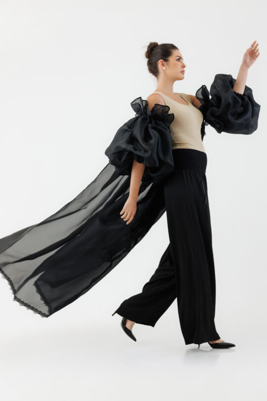 Trena MATHILDE MARTA neagra din organza. Materiale naturale, design unicat, cu broderie si aplicatii handmade