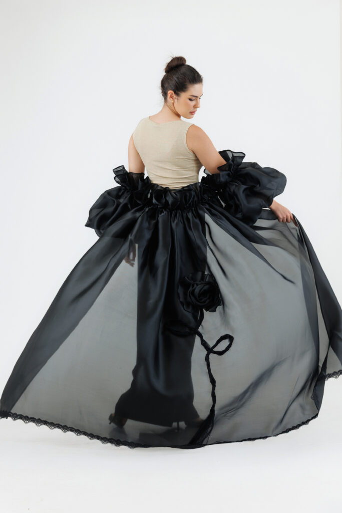 Trena MATHILDE MARTA neagra din organza. Materiale naturale, design unicat, cu broderie si aplicatii handmade