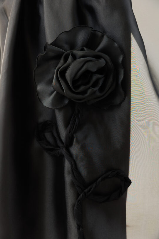 Trena MATHILDE MARTA neagra din organza. Materiale naturale, design unicat, cu broderie si aplicatii handmade