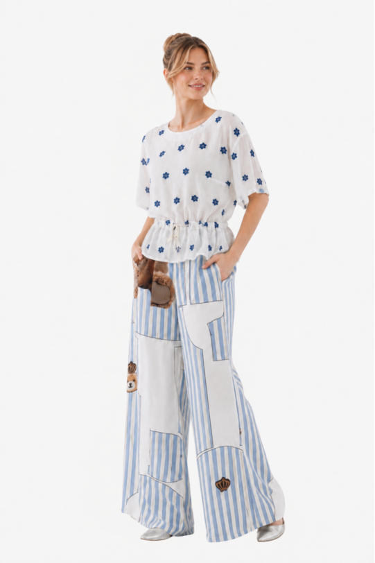 Pantalon AGUSTIN bleu din bumbac satinat cu print ursi. Materiale naturale, design unicat, cu broderie si aplicatii handmade