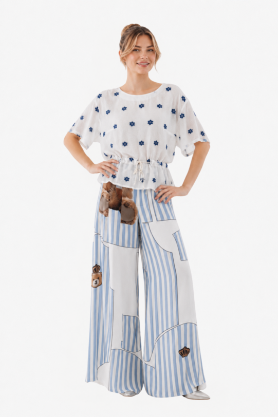 Pantalon AGUSTIN bleu din bumbac satinat cu print ursi. Materiale naturale, design unicat, cu broderie si aplicatii handmade