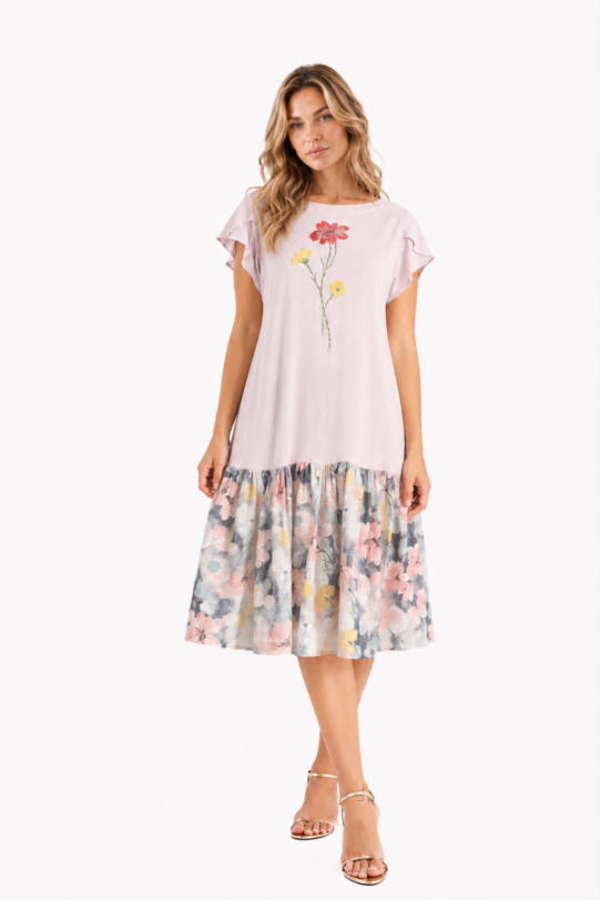 Rochie MATHILDE ALYSA roz pastel din in si volan cu print floral. Materiale naturale, design unicat, cu broderie si aplicatii handmade