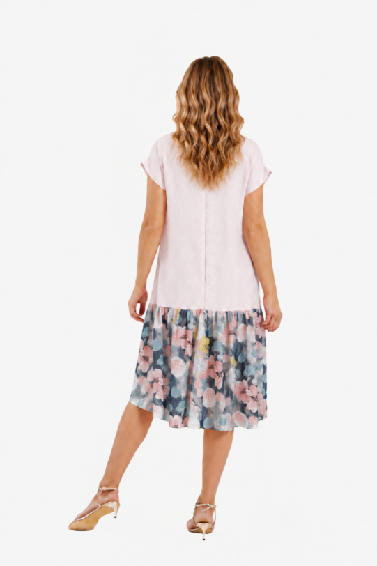Rochie MATHILDE ALYSA roz pastel din in si volan cu print floral. Materiale naturale, design unicat, cu broderie si aplicatii handmade