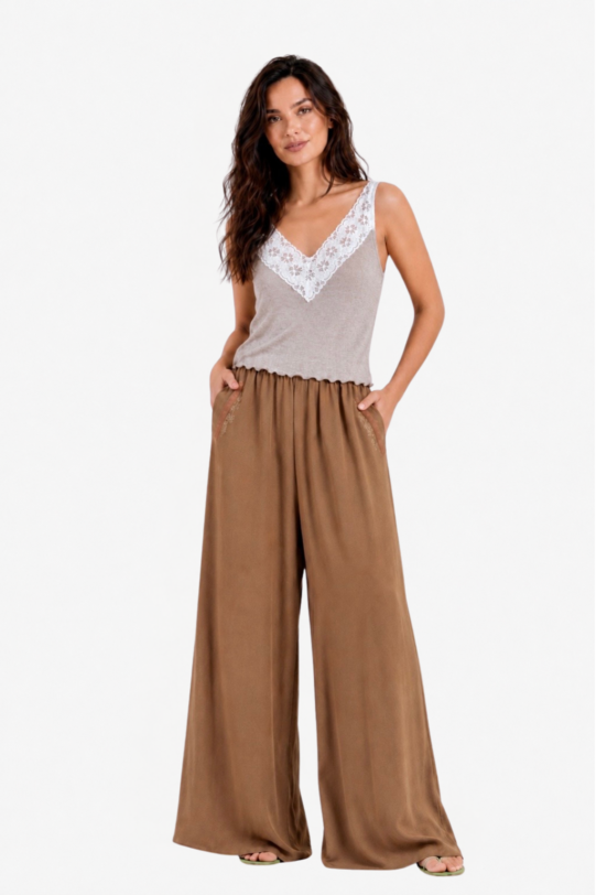 Top MATHILDE APRIL bej din jerse cu bordura din dantela. Natural fabrics, original design, handmade embroidery