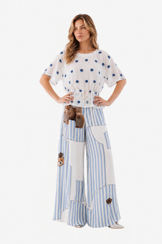Bluza MATHILDE BERRY alba din in cu broderie florala albastra. Materiale naturale, design unicat, cu broderie si aplicatii handmade