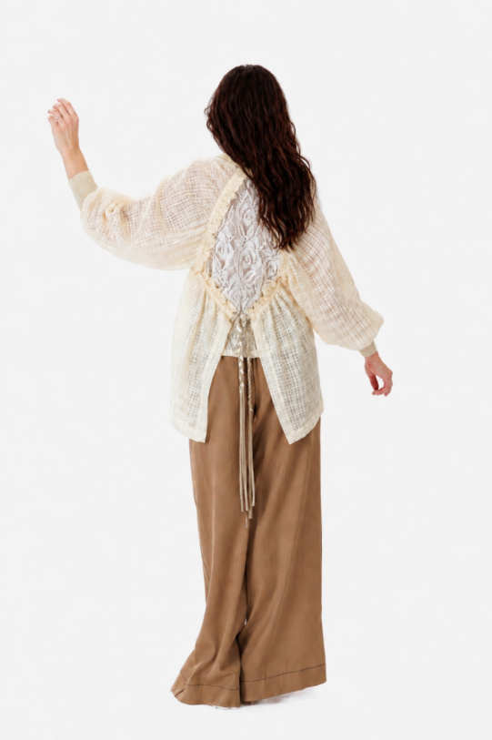 Camasa MATHILDE MARINA crem din poplin si dantela. Materiale naturale, design unicat, cu broderie si aplicatii handmade