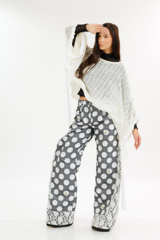 Bluza MATHILDE ARIS din tricot alb cu esarfe si drapaj. Materiale naturale, design unicat, cu broderie si aplicatii handmade