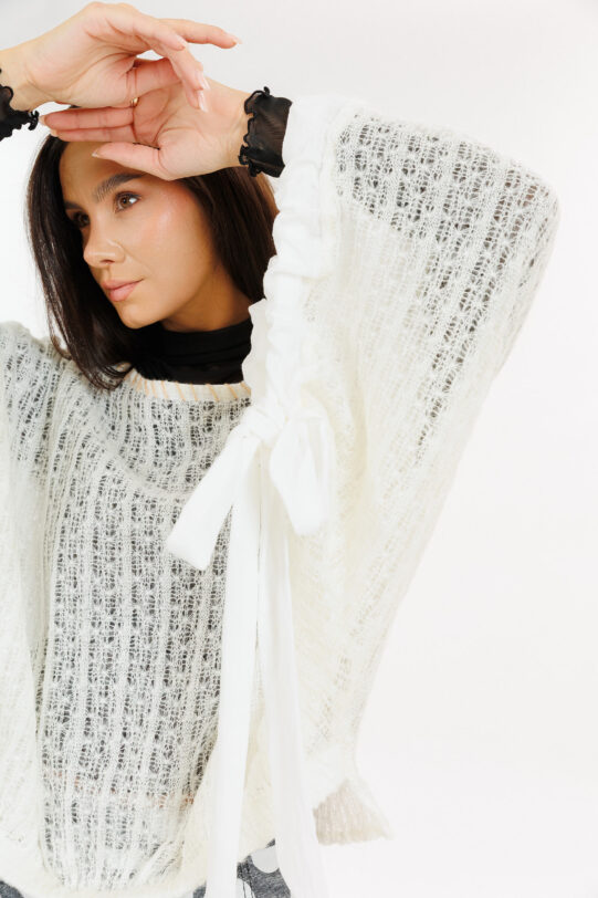 Bluza MATHILDE ARIS din tricot alb cu esarfe si drapaj. Materiale naturale, design unicat, cu broderie si aplicatii handmade