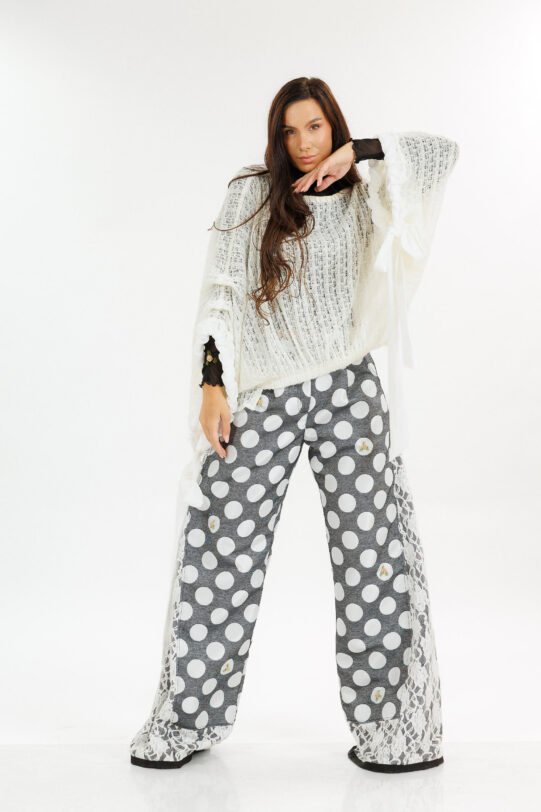 Bluza MATHILDE ARIS din tricot alb cu esarfe si drapaj. Materiale naturale, design unicat, cu broderie si aplicatii handmade