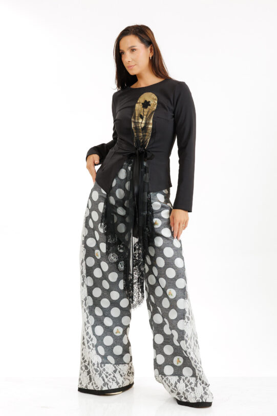 Bluza MATHILDE EVA neagra cu inserie din tul si dantela. Materiale naturale, design unicat, cu broderie si aplicatii handmade