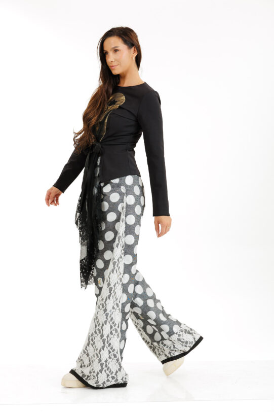 Bluza MATHILDE EVA neagra cu inserie din tul si dantela. Materiale naturale, design unicat, cu broderie si aplicatii handmade