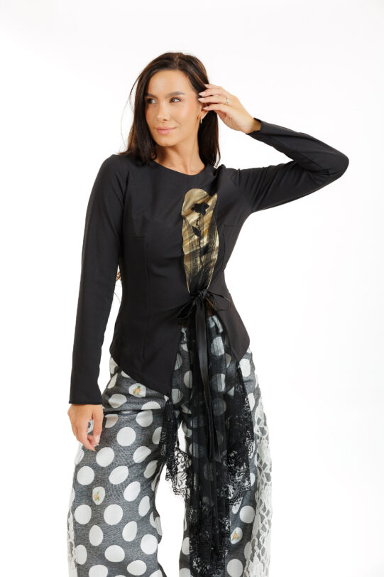 Bluza MATHILDE EVA neagra cu inserie din tul si dantela. Materiale naturale, design unicat, cu broderie si aplicatii handmade